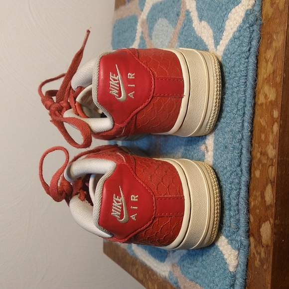 Nike Youth Air Force 1 Leather Croc Embossed Sneakers - Picture 5 of 12